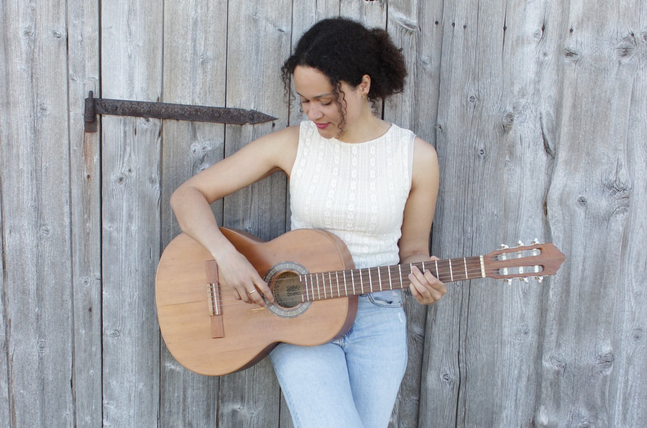 Sina Malou - Singer Songwriter