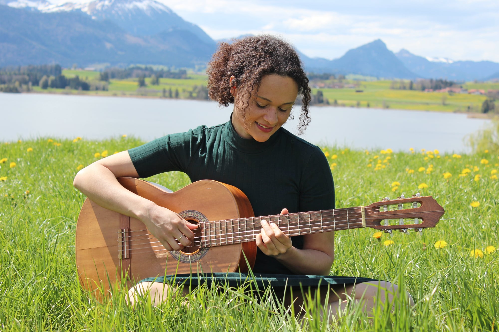 Sina Malou - Singer Songwriter